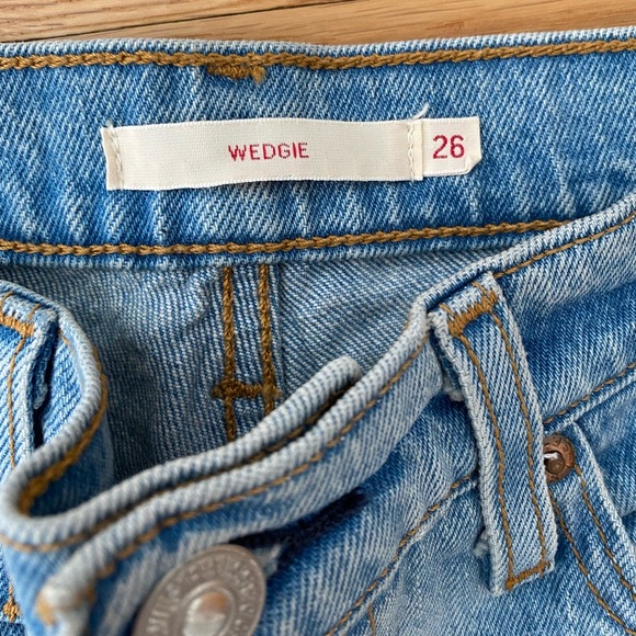 Levi’s Wedgie Jean! - Picture 3 of 3